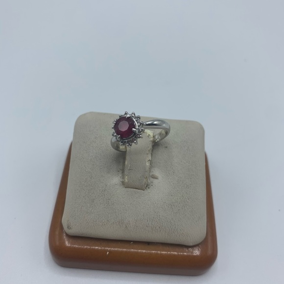 Engagement ring - Picture 4 of 6